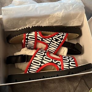 Kid 5 year old Moschino shirt and Moschino sandals. Only worn once
